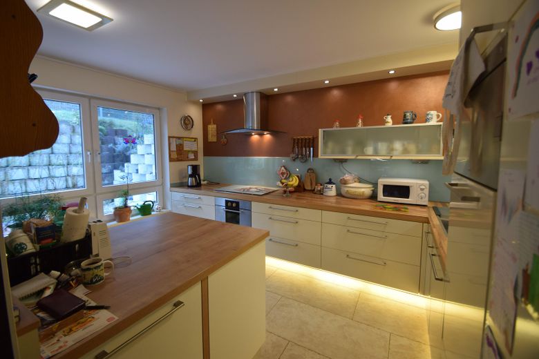 Provisionsfrei:  134m² ETW mit umlaufender Terrasse und Garage – 6 Küche
