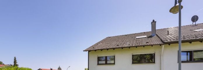 **Familienglück auf vier Ebenen – Großzügige Doppelhaushälfte mit Einliegerwohnung!**