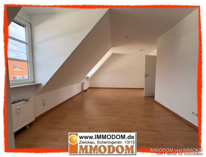 2-Zimmer-Dachgeschoss-Maisonetten-Wohnung mit BALKON und EINBAUKÜCHE mitten im Herzen von Zwickau – Schlafen