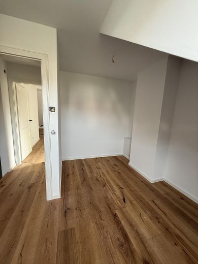 Modernes Reiheneckhaus Stuttgart-Stammheim – Erstbezug nach Kernsanierung – 2. OG (Bauphase)