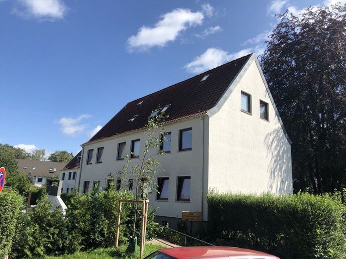 *Nette 2 Zimmer ETW mit eigenem Zugang zum Keller zur Eigennutzung oder Neuvermietung !!!* – Außenansicht hinten