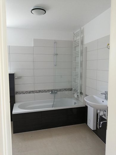 freistehendes Einfamilienhaus mit Einliegerwohnung, saniert und voll möbliert – Bad Apartment EG Anbau