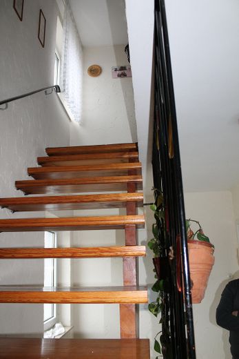 Gepflegtes Zweifamilienwohnhaus in Wilburgstetten mit vielfältigen Nutzungsmöglichkeiten – Treppenaufgang