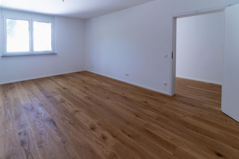 145 m² come nuovi con 2 terrazze sul tetto, cucina componibile e posto auto interrato – nuova ferrovia per Stoccarda – Zimmer