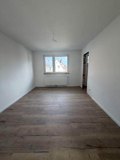 Kernsaniertes, Haus inklusive zweier Stellplätze und Garten – Foto 19