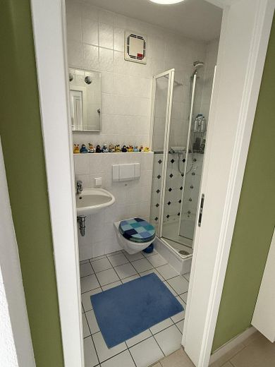 Exklusive Dachgeschosswohnung in Alleinlage – 2 Balkone - 2 Bäder – Gäste WC mit Dusche