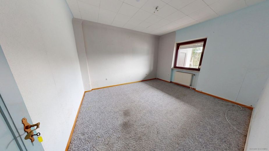 Gepflegtes Zweifamilienhaus in ruhiger Nebenstraße von Püttlingen – Wohnzimmer Erdgeschoss