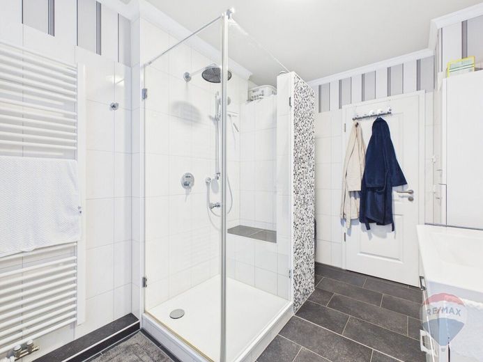 Exklusive 3-Zimmer-Wohnung mit Balkon &amp; Aufzug in gefragter Lage Hamburg – Badezimmer