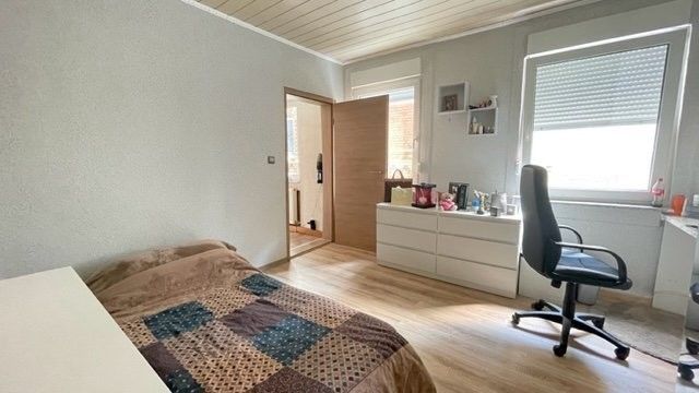 Zentralgelegene 4 Zimmer Wohnung – Schlafzimmer 2.jpg