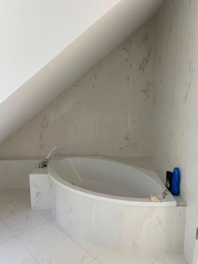 Maison familiale au parc thermal de Königstein – Bad mit Badewanne
