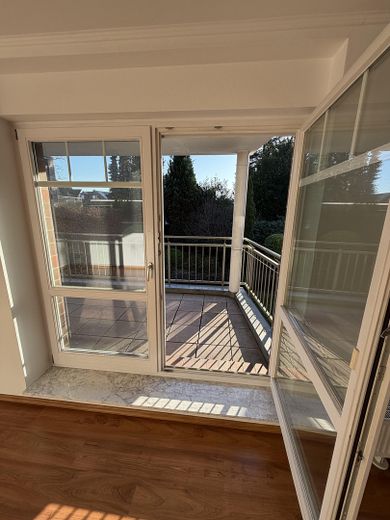 Barrierefreie 3,5-Zimmer-Wohnung in Sasel – Südwest-Balkon, Aufzug Tiefgarage, 2 TG-Plätze – Balkontüren