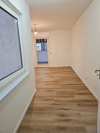 Vente directe : majestueux appartement de 5 pièces avec balcon, près de Hafeninsel Offenbach – Foto 4