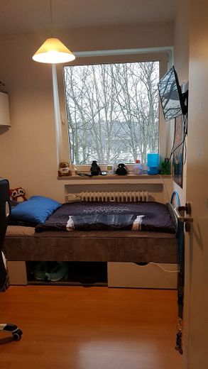 MFH Ratingen Mitte, 14 Wohnungen 790 qm Wfl., 6 Garagen, 3 Stellplätze – Whg. li., kl. Zi (Kind, Büro)