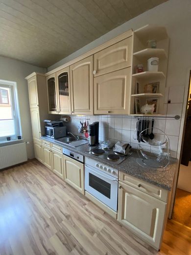 Altbauwohnung mit Balkon in idyllischer Lage an der Mittelriede – Großzügige Wohnküche