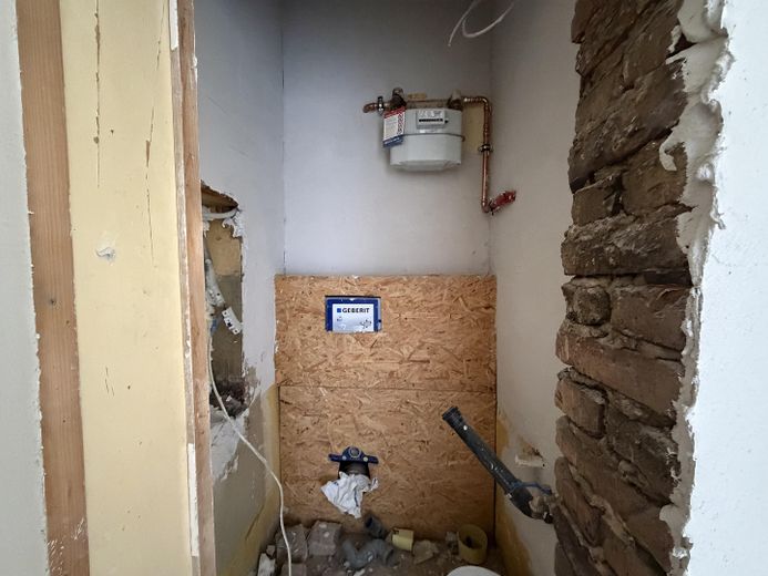 *Erstbezug* Kernsanierte 3-Zimmer Altbau Wohnung mitten im Nordend mit EBK und Skylineblick – Gäste WC
