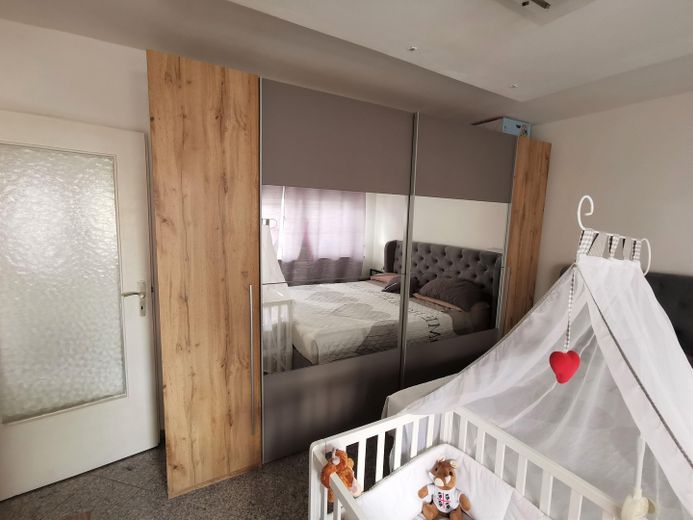 Großer Kleiderschrank