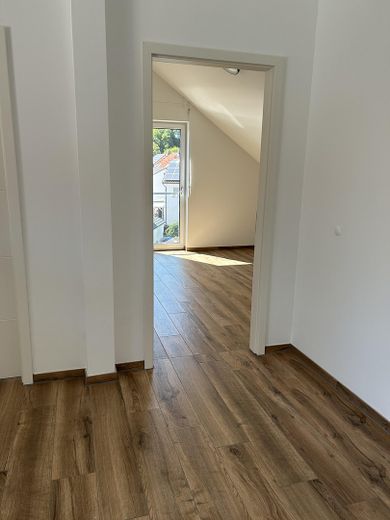 Ideal für Paare - mit Stil über den Dächern von Eislingen wohnen – Blick ins Elternschlafzimmer