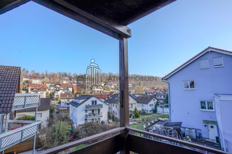 ATIK: Freistehendes Zweifamilienhaus mit Anbau auf großem Grundstück – Aussicht