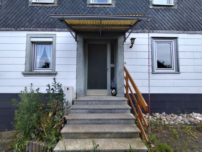 Projekt Traumhaus: Historisches Zweifamilienhaus mit gigantischem Potenzial in 96342 Stockheim-Burggrub! – Eingangsbereich