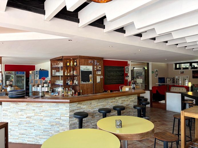 Großes Restaurant/Café mit Sonnenterrasse und zwei Kegelbahnen im Tennisclub TG 49 Bochum – Theke