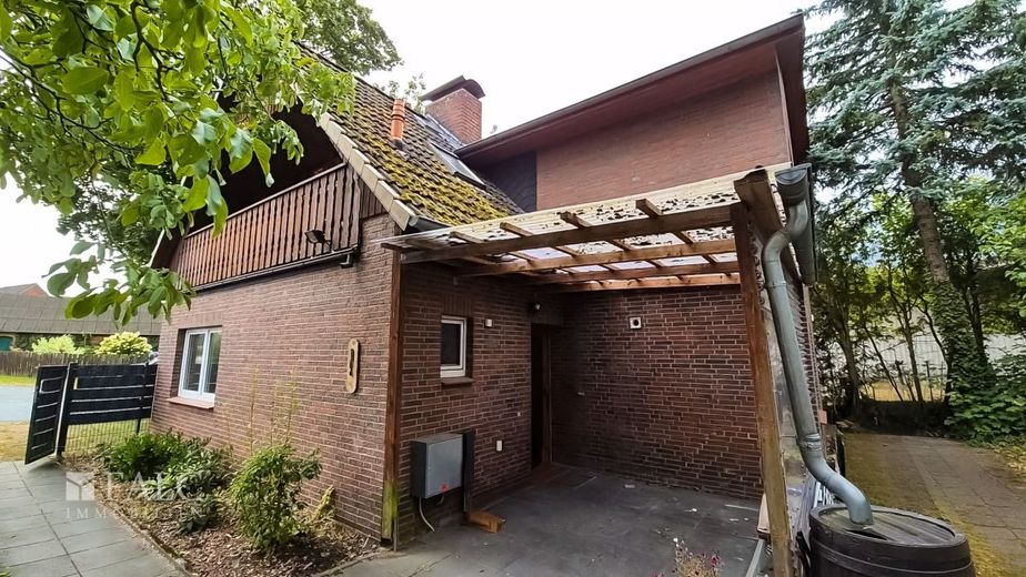 Vermietetes 2-Parteienhaus in schöner Lage – Rückseite