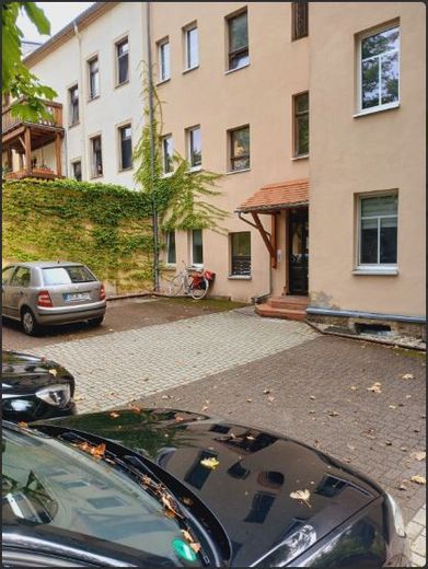 3-Room Apartment with Parking Space and Garden Use in Bautzen City Centre – Hof mit Stellplätze