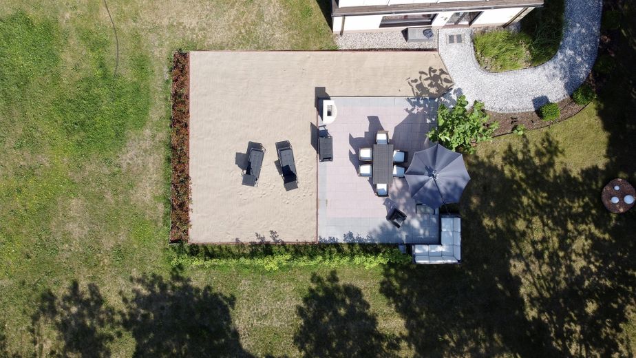 NEU! Ikonische, lichtdurchflutete Landhaus Villa mit Einliegerwohnung & mögl. Grundstkserweiterung – Terrasse / Strand Fewo/ELW