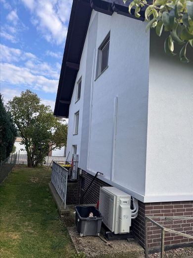 Commission-free: Well-maintained family home with 24 kWp PV system, storage, pool & large plot – Außenansicht