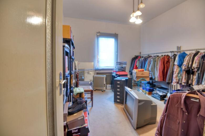 Ehemaliges Gasthaus mit 3 Einzelzimmer &amp; 5 potentiellen Wohnungen | inkl. Gaststätte und Parkplätze – Zimmer2