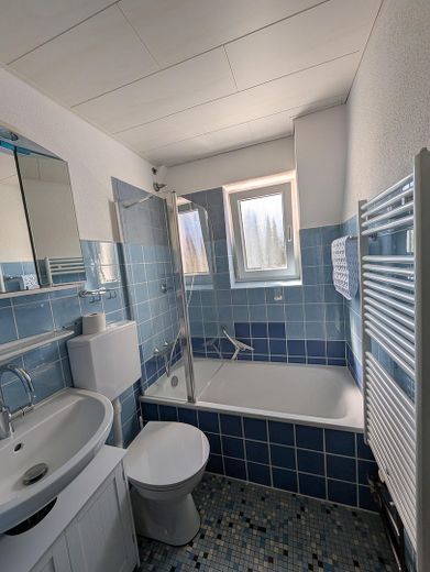 1–2-family house for sale in KN Petershausen – Bad im 1.OG