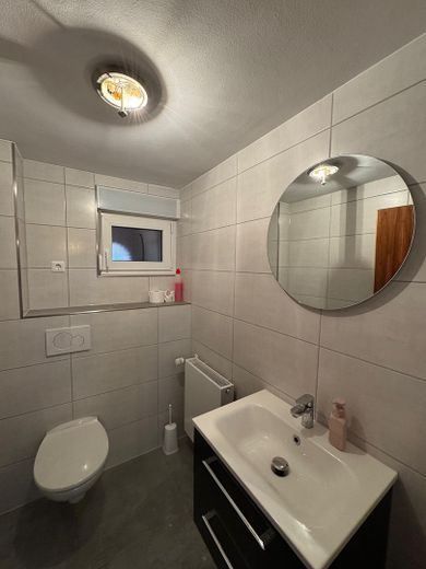 Schöne DHH in Schmachtendorf - Erstbezug nach Sanierung - Garten + Garage + Stellplatz – Gäste-WC