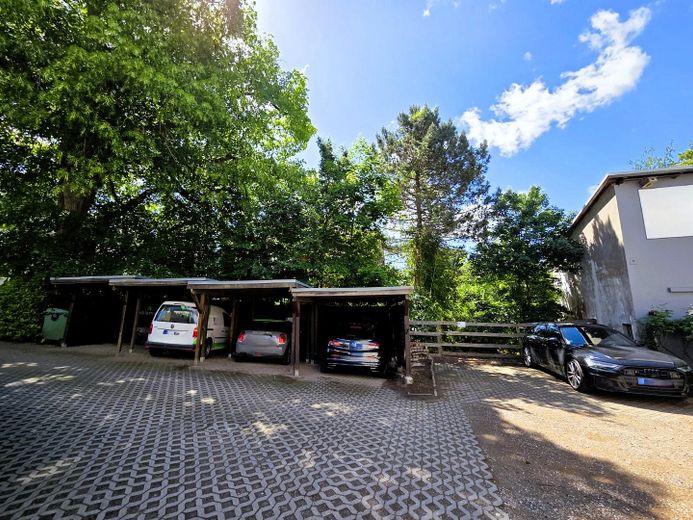 Investment property: Listed apartment building with potential – Carports und Stellplätze