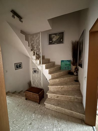 Gepflegtes Reihenmittelhaus mit Balkon, Terrasse und kleinem Garten – Foto 2