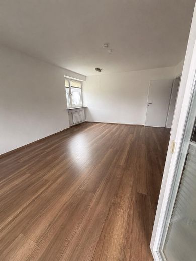 Sanierte 4-Zimmer Eigentumswohnung in Wolfsburg – Wohnzimmer