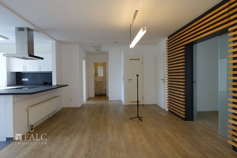 Klimaanlage + Komfort auf 149 m² im 1. OG , 5 Zimmer, Doppelcarport, HG nur 430,- – Diele / Wohnküche