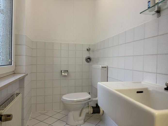 Wo Detmold flaniert, entdeckt und shoppt - Ihre Fläche mitten in der Innenstadt! – sanitäre Anlage