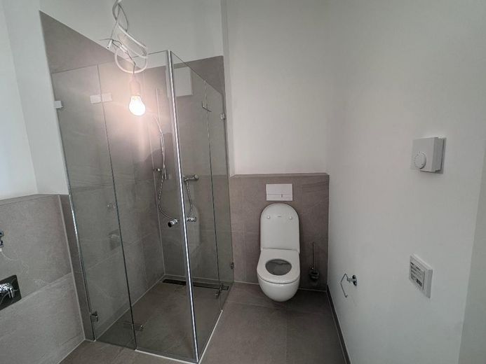 Einzigartige 4-Zimmer Wohnung mit Terrasse und Gartenanteil! NEUBAU – Bad