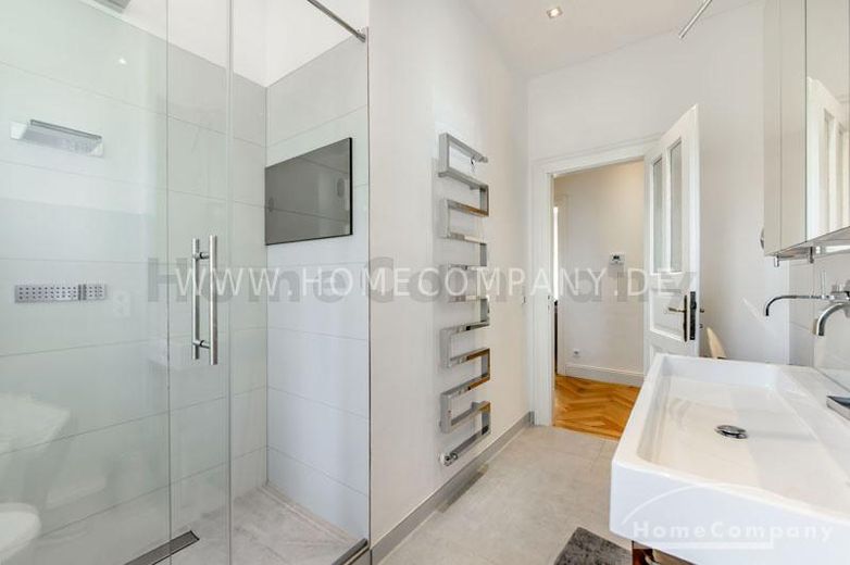Schöne, hochwertige möblierte 4-Zimmer-Altbauwohnung mit Balkon in Schwabing – 0d68d0fc4b0ca0b04edc3ea0500a3121141c4ef5.jpg