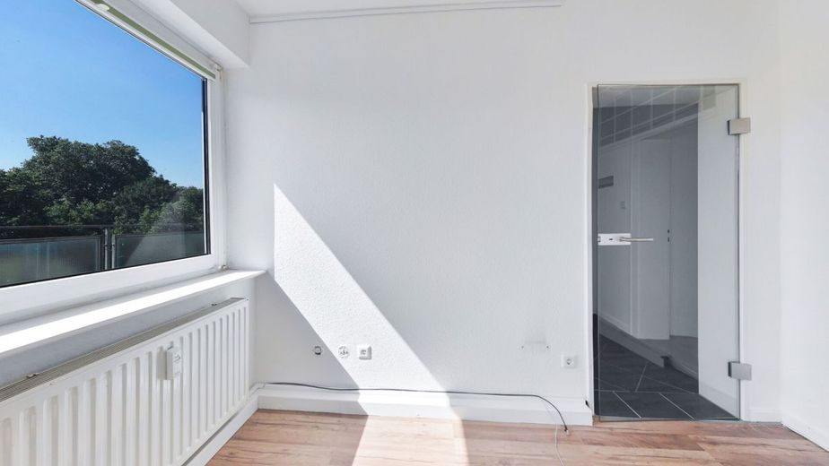 Ruhiges Büro mit 2 Zimmern, Küche, Bad und Dachterrasse am Schwanenspiegel – Büro_2