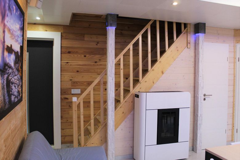 Göl kenarında lüks ev_ kütük ev_ tatil evi_ min. % 7 getiri – Treppe zum OG