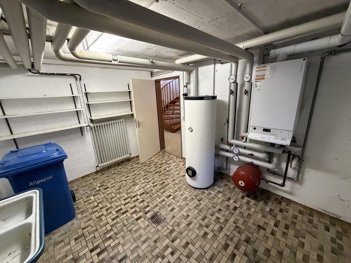 No commission! Prime location! Terraced house with expansion potential, energy rating B – Heizungskeller