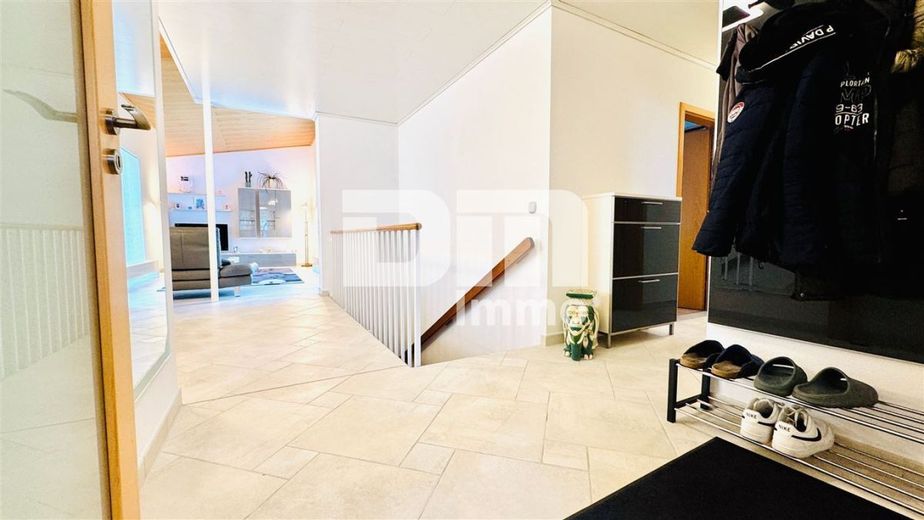 (R)eserviert! Altengerechter gepflegter Bungalow mit Gartenbereich, Terrasse, Garage – Offener Flur / Dielenbereich