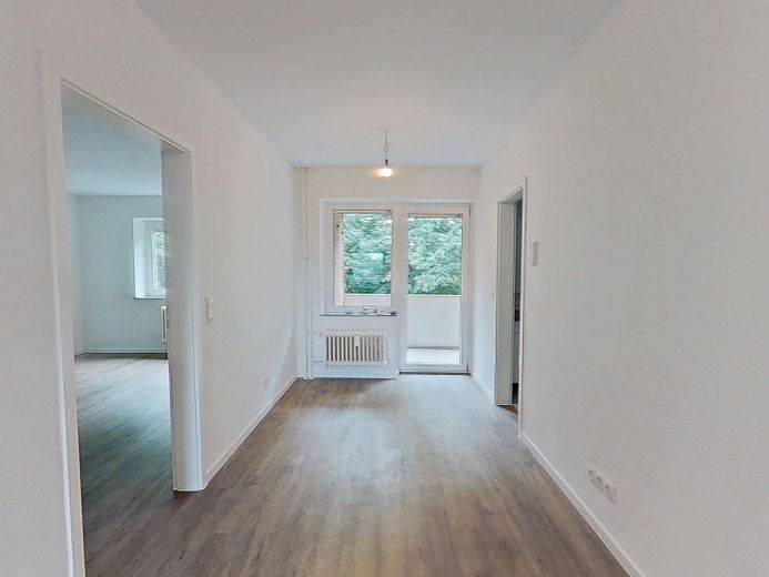 **2 ALQUILERES NETOS GRATIS** Bonito apartamento de 3 habitaciones bien distribuido, con cocina equipada, BALCÓN y bañera – Ansicht II: Flur