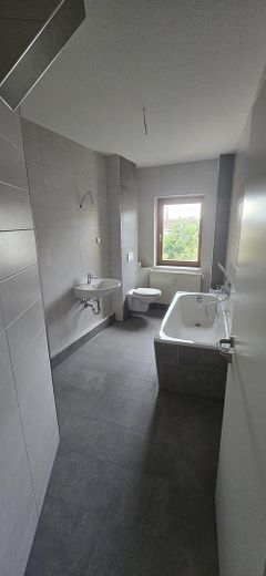 Top gerenoveerd 2-kamer zolderappartement op een locatie dicht bij het centrum – Bad