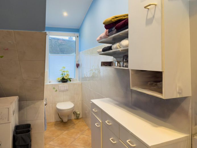 Bien immobilier polyvalent aux possibilités d’utilisation attrayantes – Badezimmer