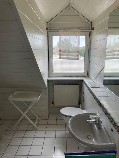 Sanierte 2-Zimmer-Wohnung in TOP-Lage - Sofort verfügbar! – Badezimmer Teil 2