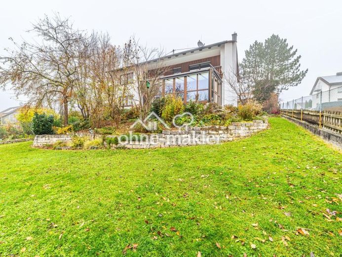 Zweifamilienhaus in Massivbau mit großem Garten in ruhiger Lage – Foto 1