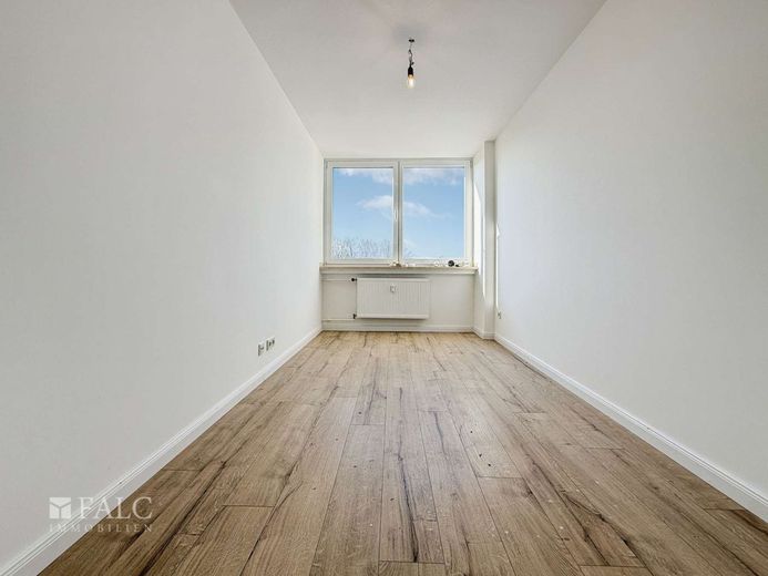 ***RESERVIERT - Erstbezug einer sanierten 3 Zimmer Wohnung in Feldrandlage von Nikolausberg*** – Büro