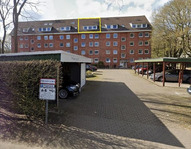 Helle voll möblierte Maisonette-Wohnung auf 2 Ebenen in ruhiger Lage in Hamburg-Eidelstedt – Strassenansicht Whg gelb