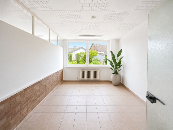 Superficie luminosa per ufficio/studio al piano terra con vista sul giardino e posti auto – 125 m² a St. Tönis / Tönisvorst – Foto 4